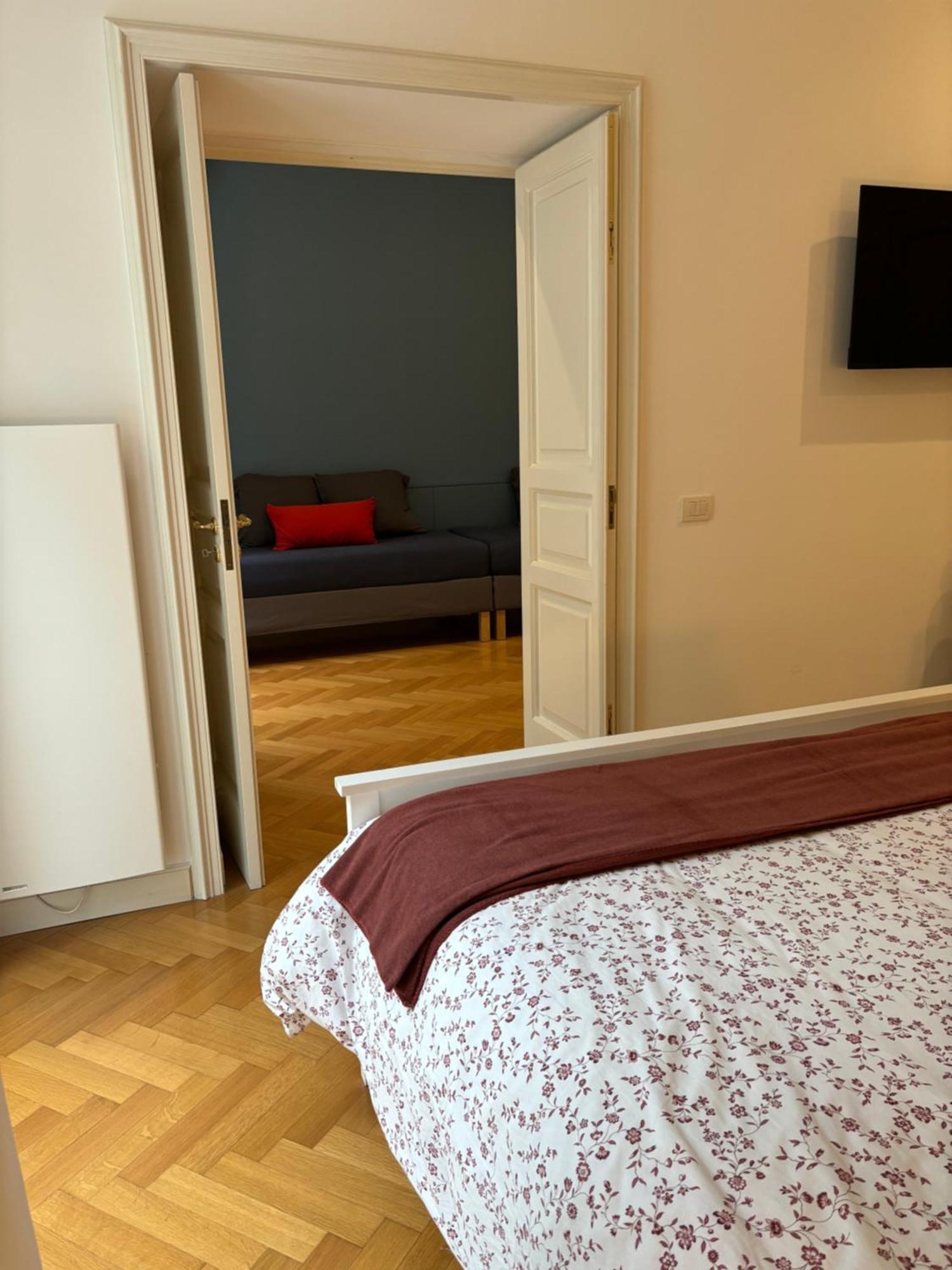 Napoliforever Chiaia Apartment Экстерьер фото