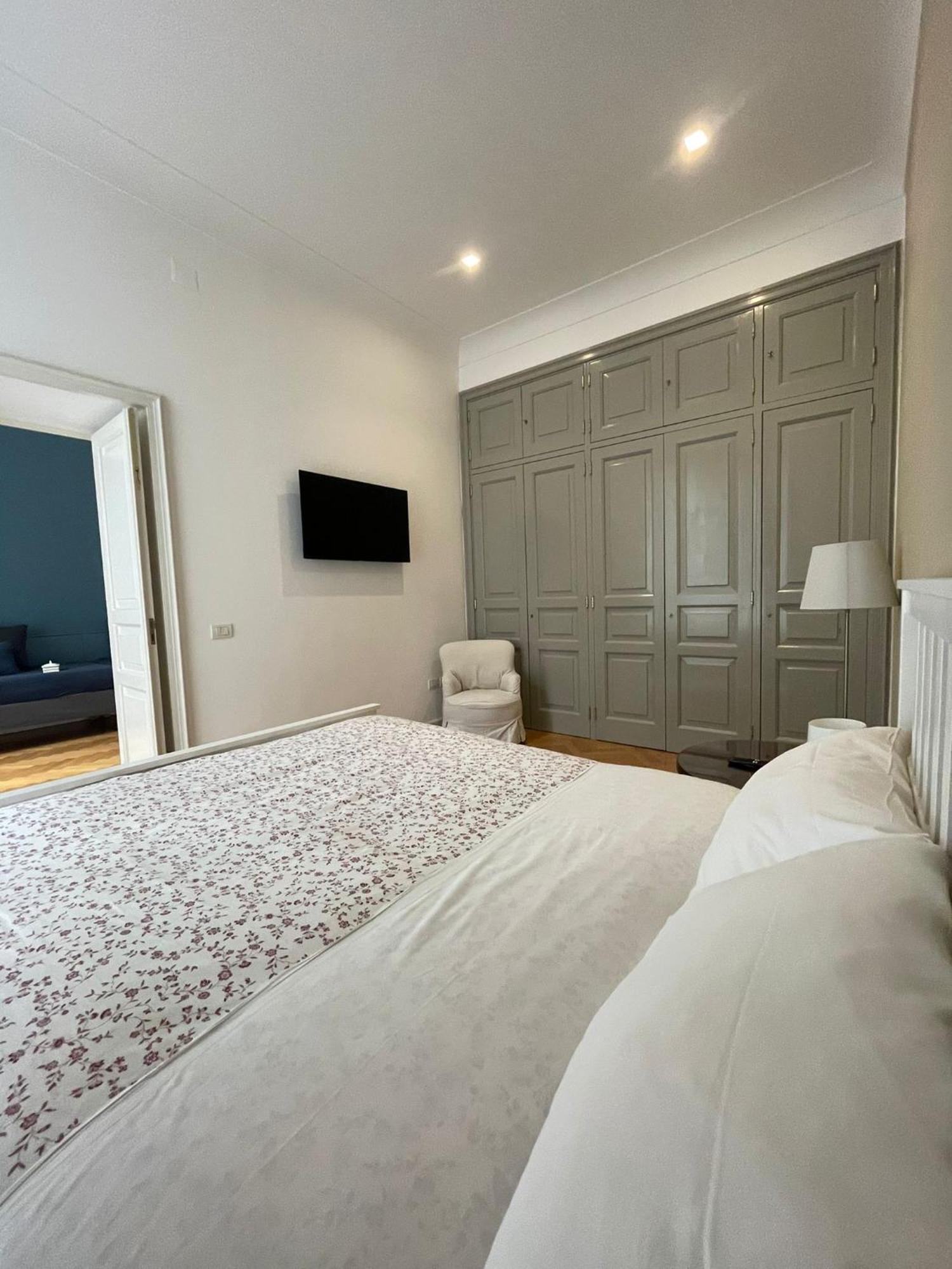Napoliforever Chiaia Apartment Экстерьер фото